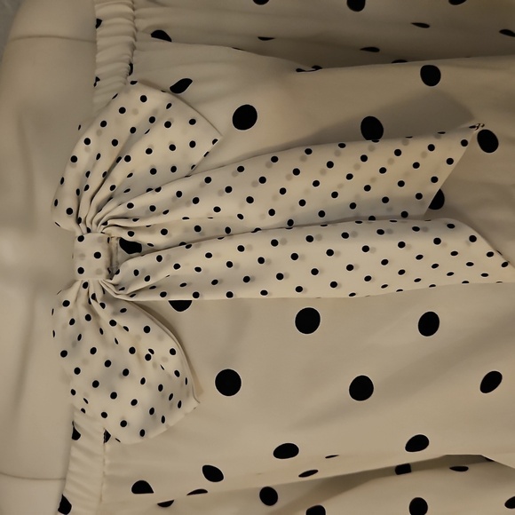 RILEY & RAE Black and WhitePolka Dot Bow Off-Shoulder Coquette Top - Picture 4 of 8